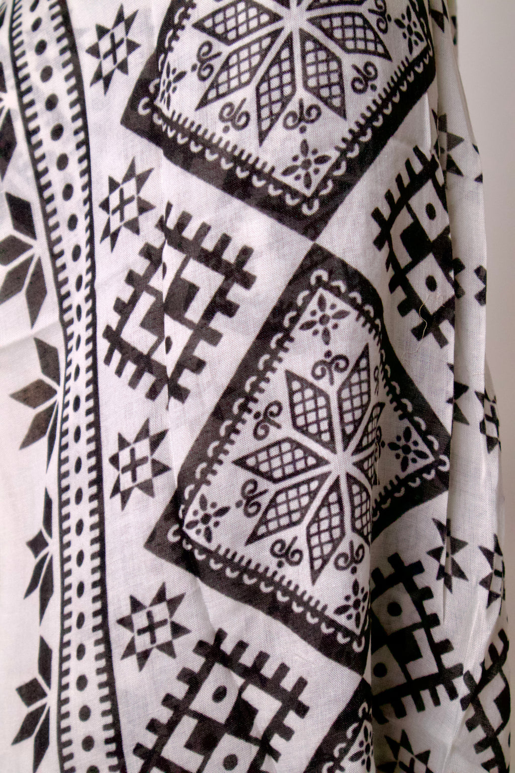 Ivory Noir Modal