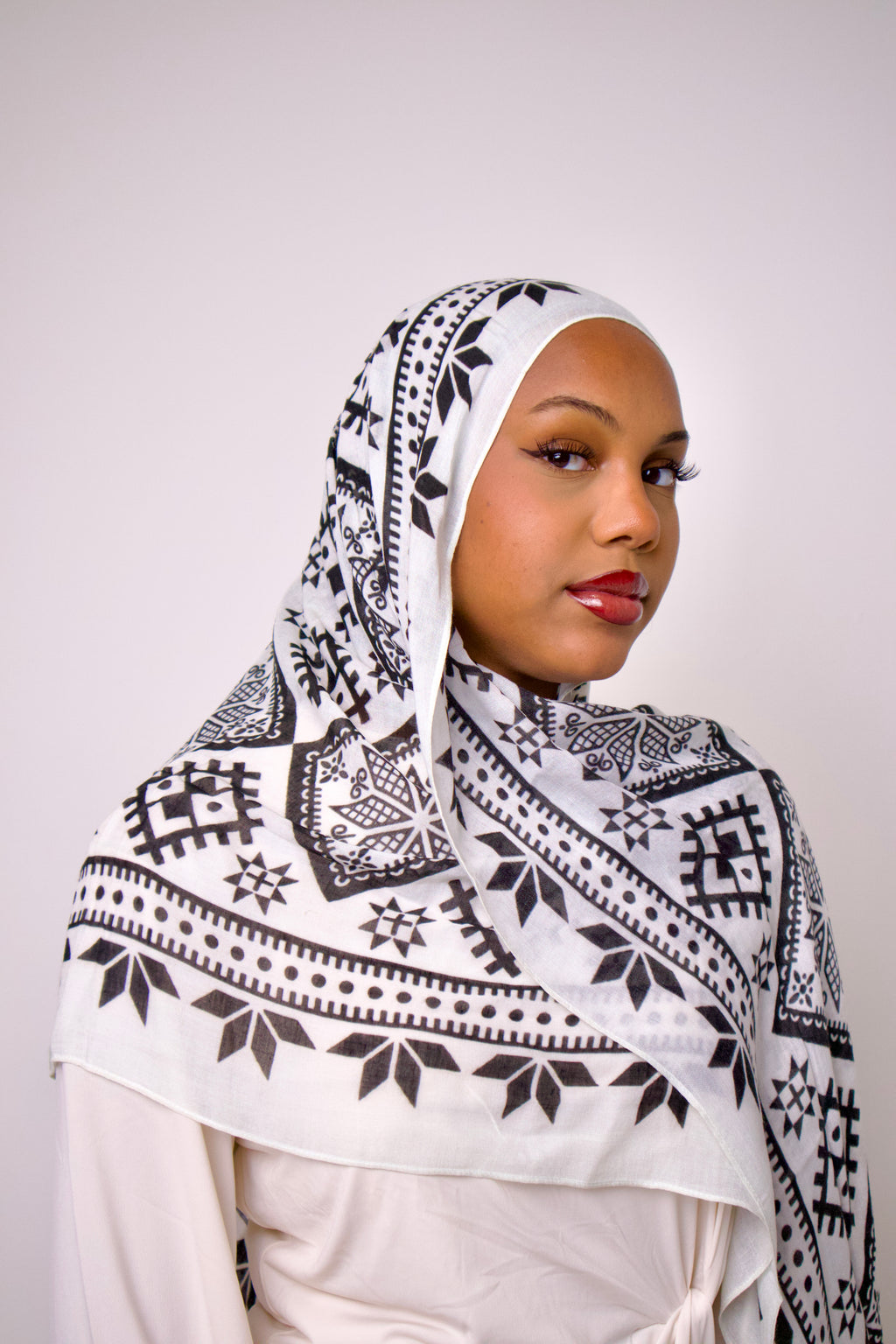 Ivory Noir Modal