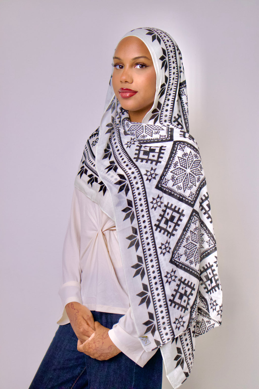 Ivory Noir Modal