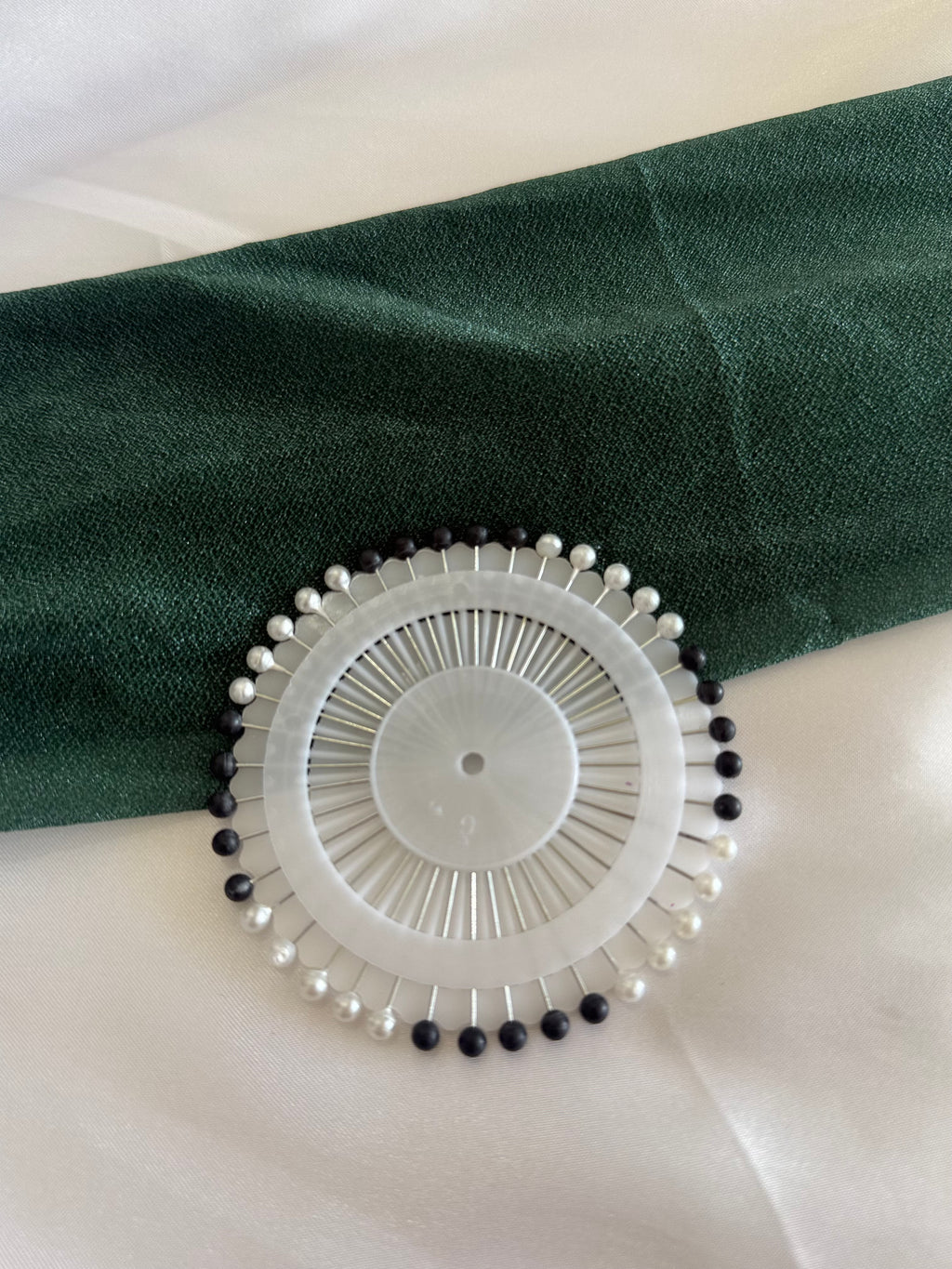 Hijab Pins-Black/White